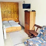 Dorka Vendeghaz شقة